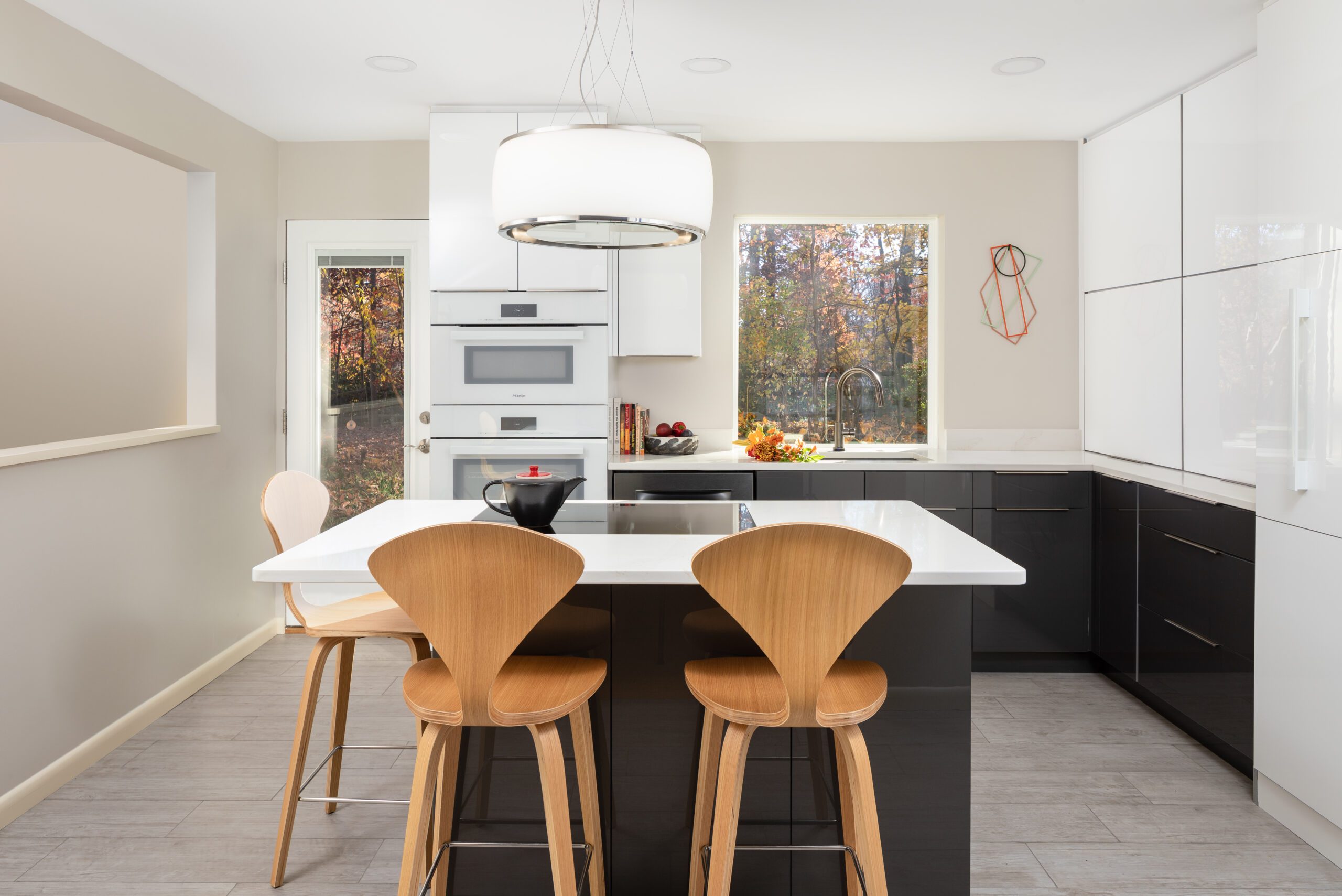 A photo of a European style modern kitchen
